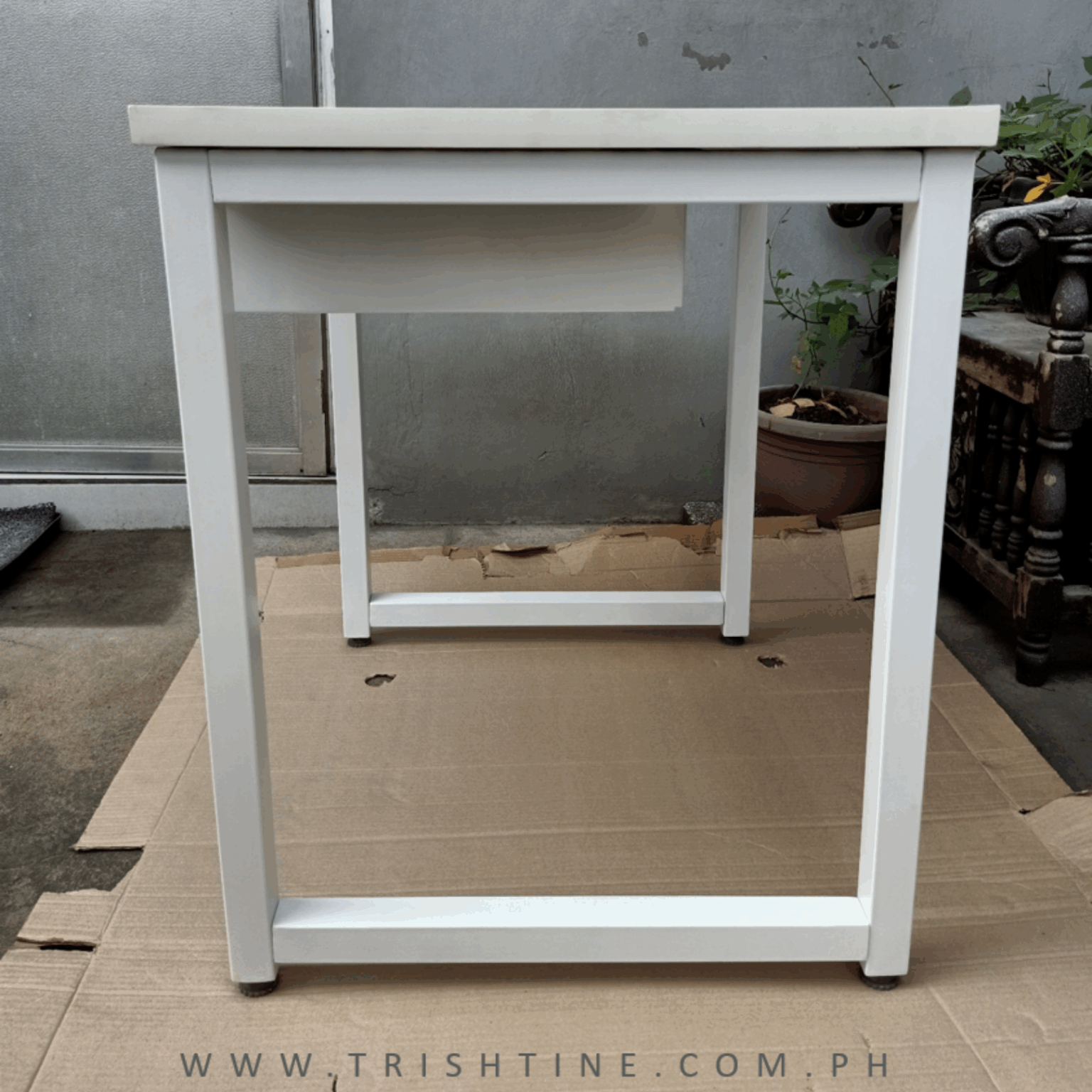 Stylish Mini Study Table | Trishtine