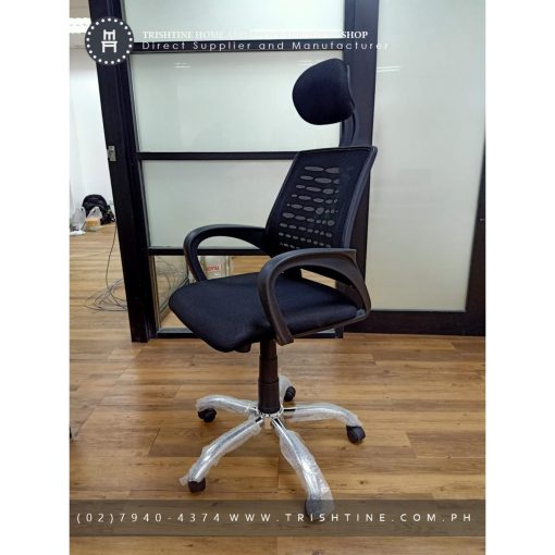 Executive chair with headrest - Trishtine