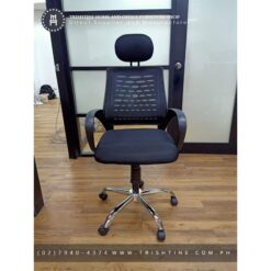 Executive chair with headrest - Trishtine