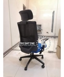 Executive chair with headrest - Trishtine